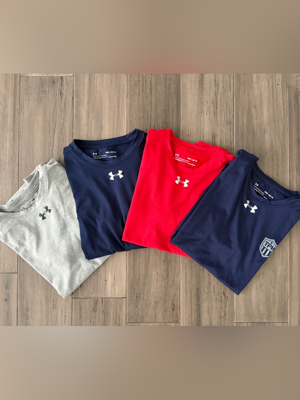 Under Armour tshirt bundle - set of 4 - youth size M